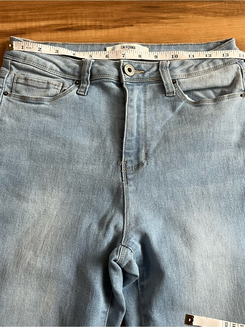 California Vintage Light Wash Distressed Flare Jeans Size 11/30 - Picture 6 of 9